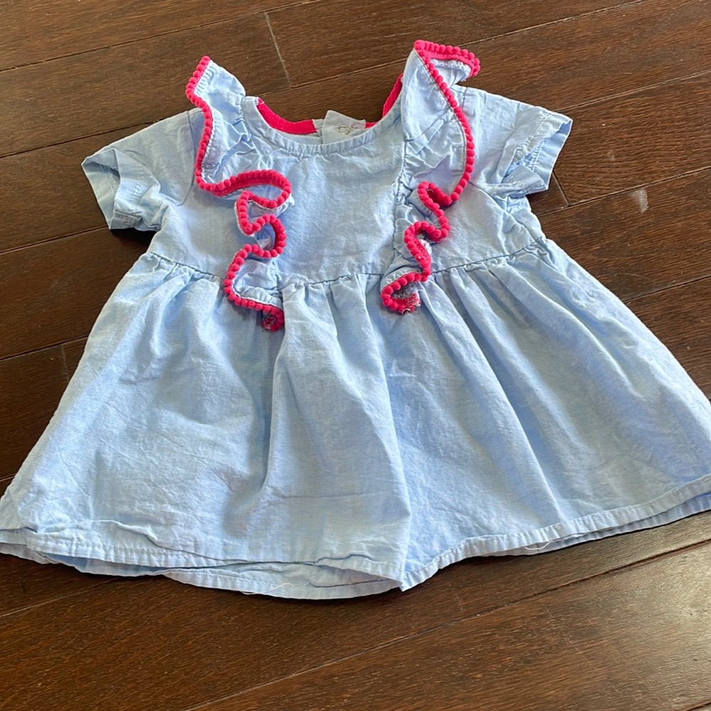 Crown and ivy ruffle top